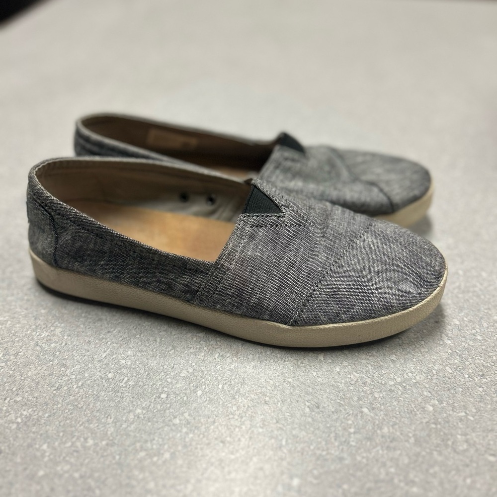 Toms 8.5 women’s gray flats